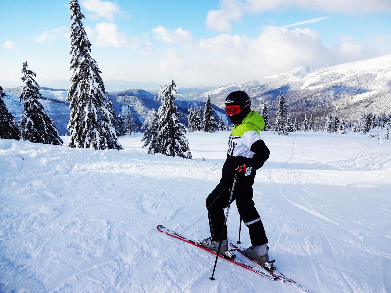 Jak bezpiecznie jeździć na nartach? Zadbaj o bezpieczeństwo podczas jazdy na nartach