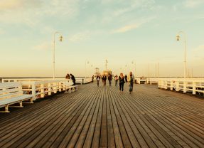 Letnie atrakcje Sopotu – jak zaplanować wakacje nad morzem?