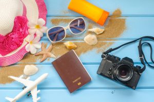 Co spakować na idealny dzień na plaży? Przewodnik po niezbędnikach