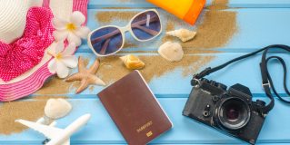 Co spakować na idealny dzień na plaży? Przewodnik po niezbędnikach