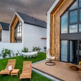 Domki letniskowe w Niechorzu – co sprawdzić przed rezerwacją, żeby nie żałować wyboru?